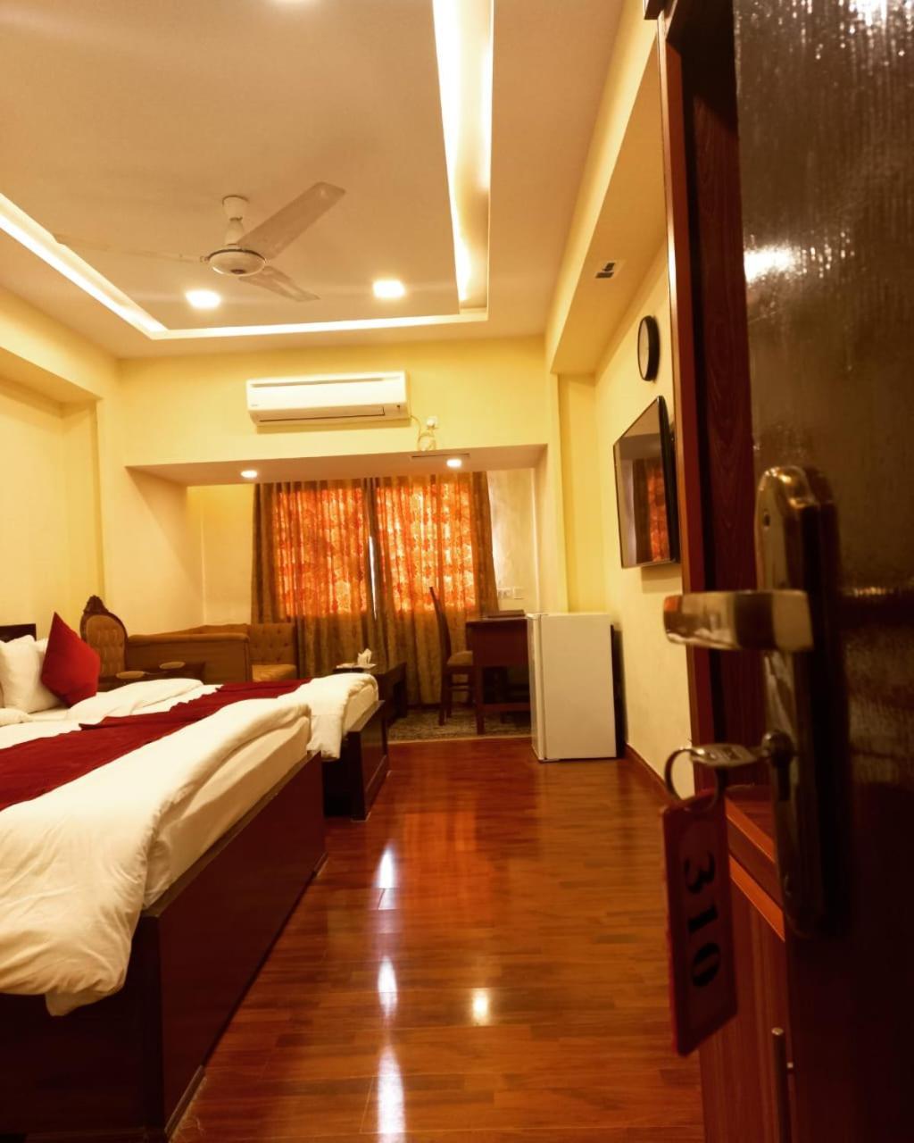 Diplomat Hotel Ісламабад Екстер'єр фото